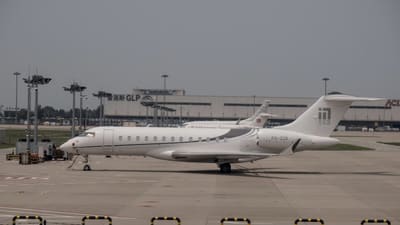 File photograph of a non-NetJets Bombardier Global 6500 parked on an airport apron; the pictured aircraft was not involved in the reported encounter